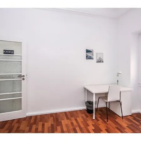 Houze Spacious 9 Bedroom Flat In Central Lisbon *